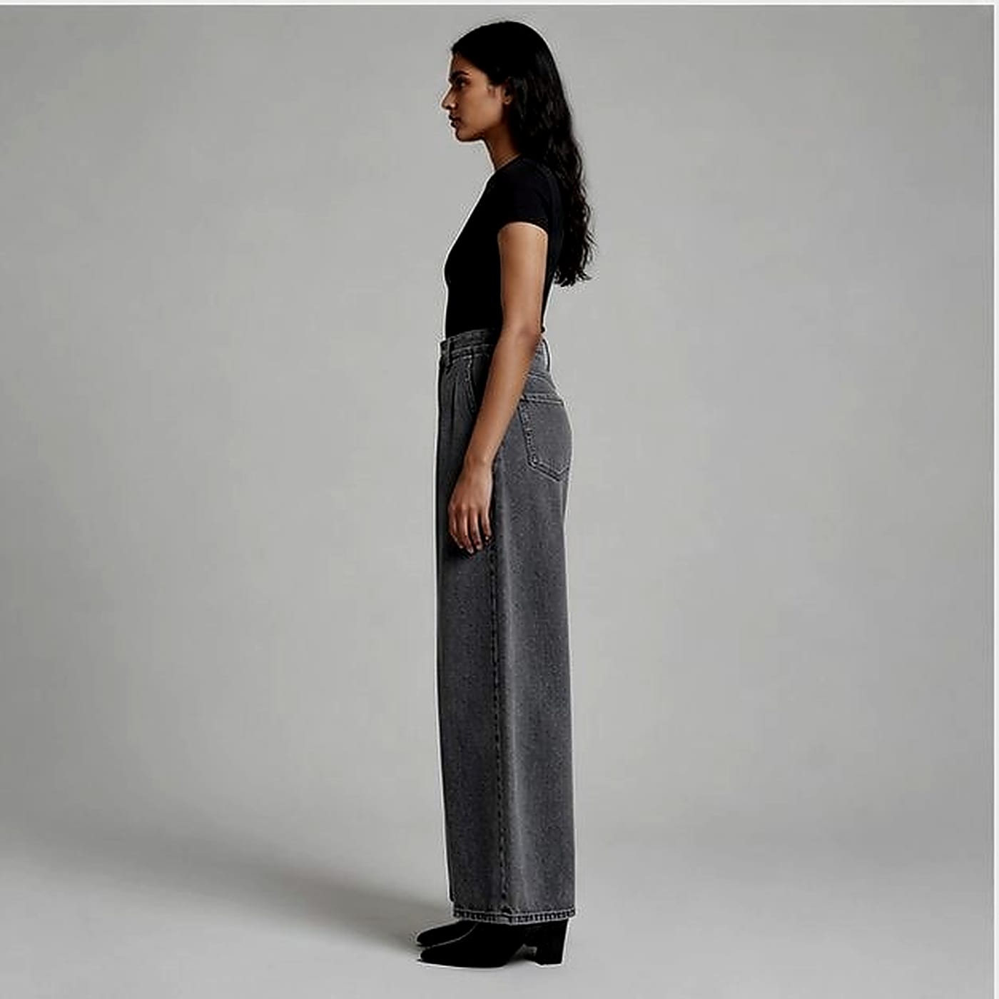 Aura Clay Pleat — Side view