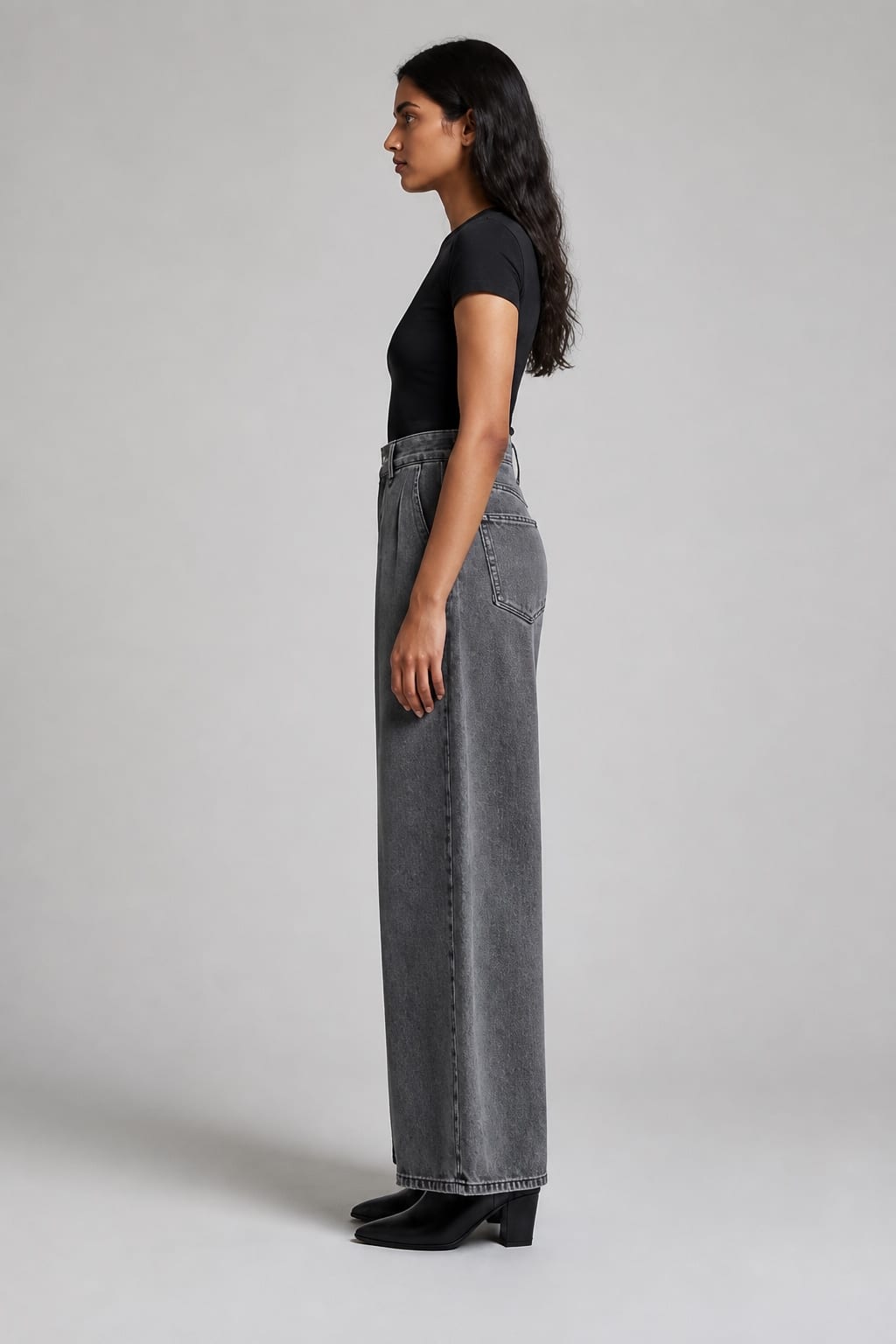 Aura Pleat Wide — Side view