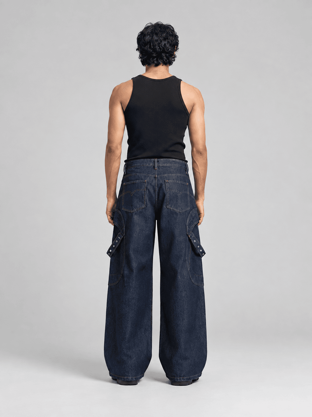 Gridline Cargo — Back view